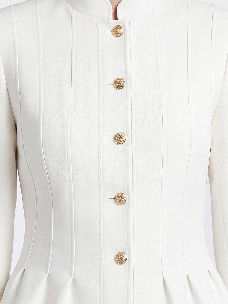 Укороченный жакет с рельефами