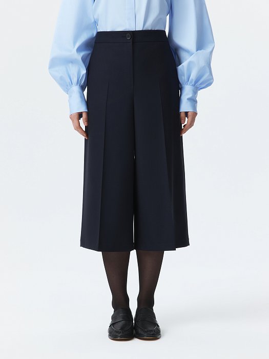 Костюмные шорты со стрелками: фото №2